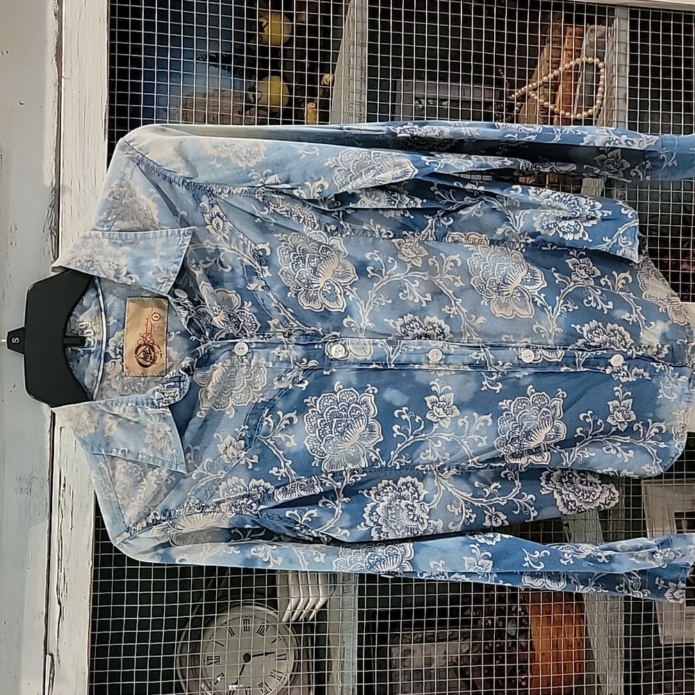 Small Gap Western Top